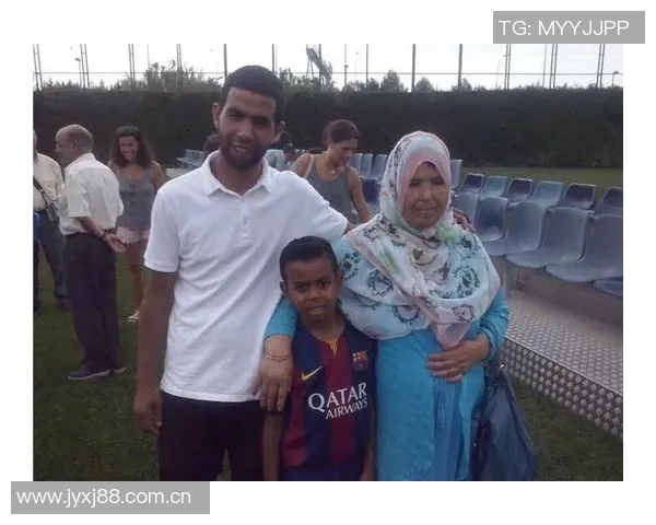 亚马尔父亲自述年轻时艰辛生活为家庭努力捡纸皮卖钱的故事