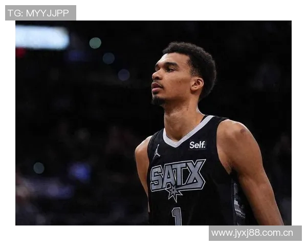 戈贝尔半场表现亮眼高效拿下10分9板3助攻1盖帽助力球队争胜