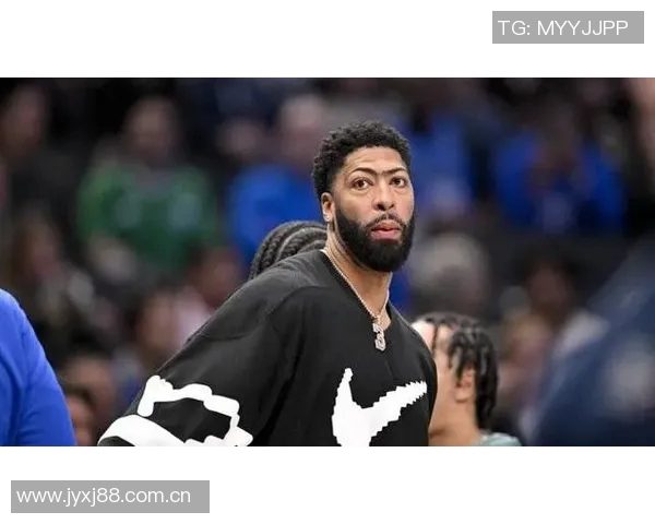 浓眉指出球队缺乏纯控卫导致进攻迟缓对手全场盯防影响发挥