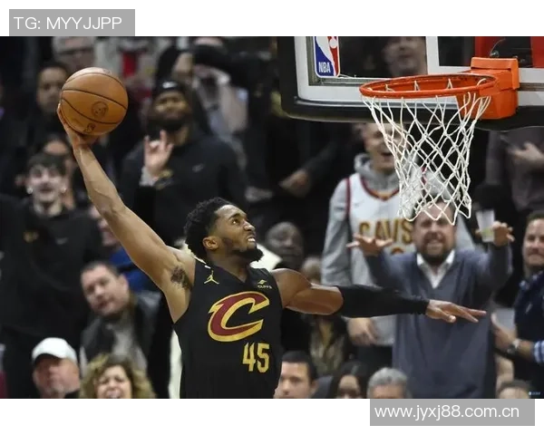 米切尔28投10中砍下28分15篮板8助攻神仙绝平三分令人叹为观止