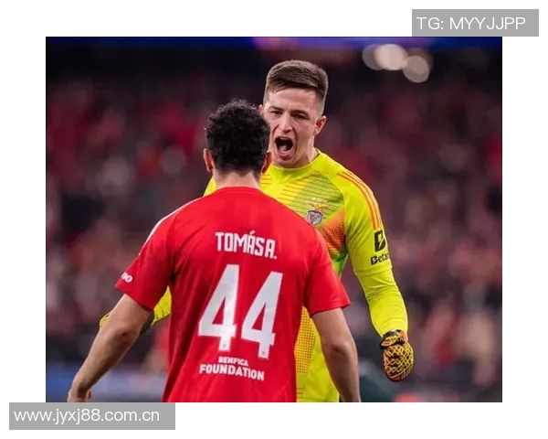 巴萨关注本菲卡19岁后卫奥利维拉德科与经纪人深入洽谈