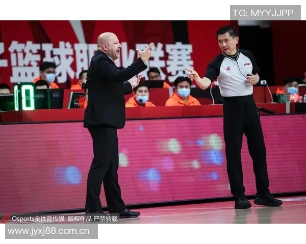 贺一然谈比赛经验:频繁比赛助力球员快速成长与进步