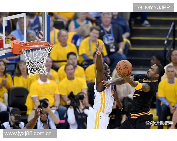 外线火力全开AJ格林三分球五投五中助力球队获胜