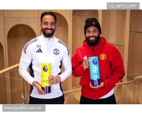 姆伯莫终于领奖英超10月最佳球员奖杯落入手中